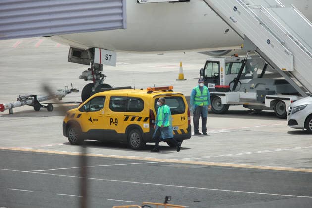 The cruise ship MV Hondius arrives at the port of Granadilla Tenerife Operators dressed in EPI coveralls and masks coordinate the evacuated travelers of the cruise ship MV Hondius, at the airport of Tenerife South, 10 May 2026, in Tenerife, Canary Islands Spain The evacuation operation of the MV Hondius cruise ship with hantavirus is ready to start the disembarkation and transfer of the passengers to their respective countries 10 MAY 2026 HANTAVIRUS PIXELADA Álex Rosa 10 05 2026 Granadilla de Abona, Tenerife, I Granadilla de Abona, Tenerife, I Spain  Copyright: xÃlexxRosax 7512664