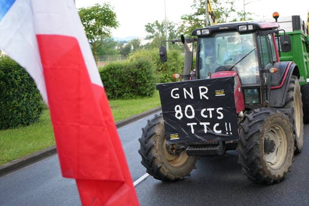 Farmers demonstration in front of the Feyzin refinery near Lyon LYON, FRANCE - MAY 11: French farmers stage a protest near the Feyzin oil refinery south of Lyon, demanding a cut in prices for non-road diesel fuel used in agriculture in France on May 11, 2026. Dozens of farmers, including members of the Coordination Rurale union and independent producers, gathered near the refinery and fuel depot in Feyzin. Protesters described the action as a semi-blockade and said they wanted to draw attention to soaring fuel costs weighing on the farming sector. Mathieu Prudhomme Anadolu Lyon France. Editorial use only. Please get in touch for any other usage.  Copyright: x2026xAnadoluxMathieuxPrudhommex