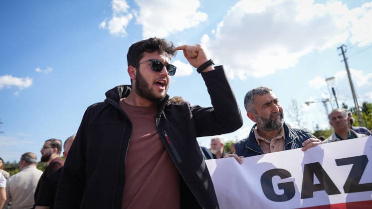 Protests Over Manifest Band Performance in Gaziantep Türkiye, Gaziantep - May 09, 2026: Hundreds of demonstrators take part in a protest organized by 45 non-governmental organizations against a scheduled performance by the girl group Manifest. The demonstration, which saw some scuffles with security forces, was held to oppose the event on the grounds of preserving local conservative values and preventing social tension in Gaziantep, Turkey on May 09, 2026. Gaziantep Türkiye Copyright: xMohammadxBashirxAldaherx