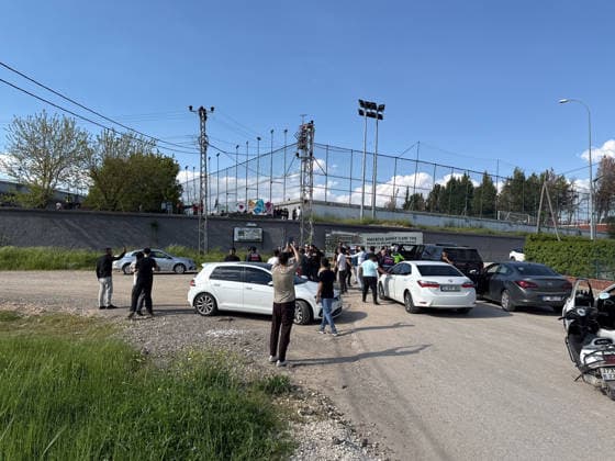 Protests Over Manifest Band Performance in Gaziantep Türkiye, Gaziantep - May 09, 2026: Hundreds of demonstrators take part in a protest organized by 45 non-governmental organizations against a scheduled performance by the girl group Manifest. The demonstration, which saw some scuffles with security forces, was held to oppose the event on the grounds of preserving local conservative values and preventing social tension in Gaziantep, Turkey on May 09, 2026. Gaziantep Türkiye Copyright: xMohammadxBashirxAldaherx