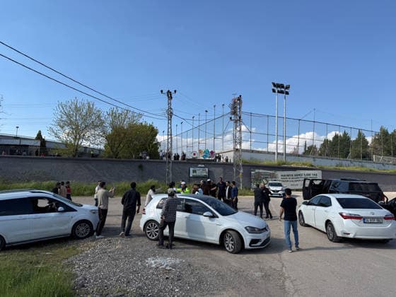 Protests Over Manifest Band Performance in Gaziantep Türkiye, Gaziantep - May 09, 2026: Hundreds of demonstrators take part in a protest organized by 45 non-governmental organizations against a scheduled performance by the girl group Manifest. The demonstration, which saw some scuffles with security forces, was held to oppose the event on the grounds of preserving local conservative values and preventing social tension in Gaziantep, Turkey on May 09, 2026. Gaziantep Türkiye Copyright: xMohammadxBashirxAldaherx