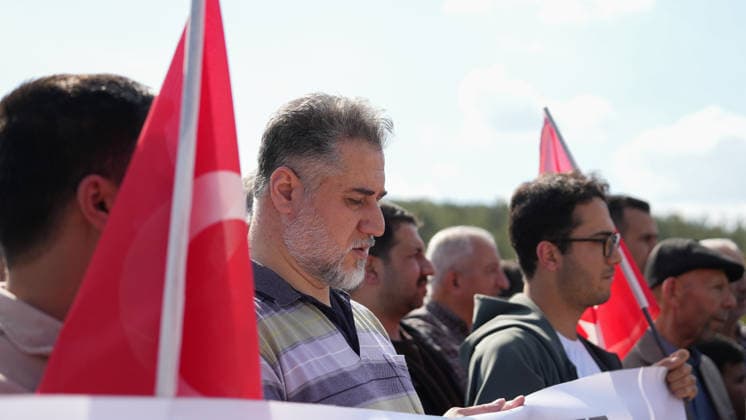 Protests Over Manifest Band Performance in Gaziantep Türkiye, Gaziantep - May 09, 2026: Hundreds of demonstrators take part in a protest organized by 45 non-governmental organizations against a scheduled performance by the girl group Manifest. The demonstration, which saw some scuffles with security forces, was held to oppose the event on the grounds of preserving local conservative values and preventing social tension in Gaziantep, Turkey on May 09, 2026. Gaziantep Türkiye Copyright: xMohammadxBashirxAldaherx