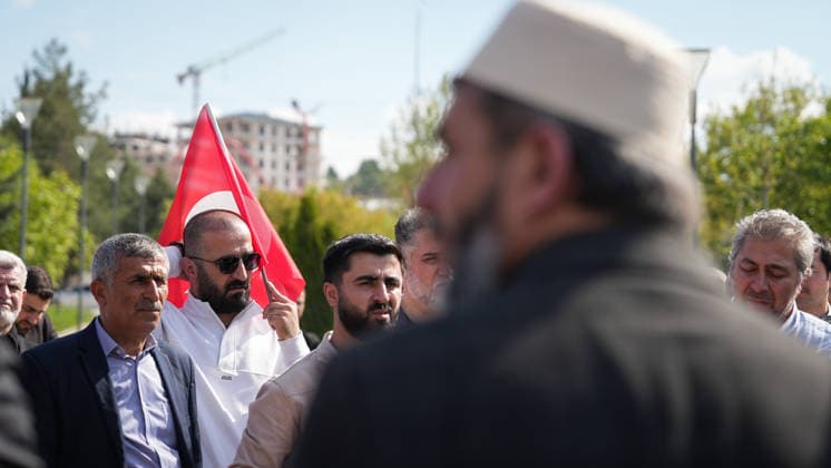 Protests Over Manifest Band Performance in Gaziantep Türkiye, Gaziantep - May 09, 2026: Hundreds of demonstrators take part in a protest organized by 45 non-governmental organizations against a scheduled performance by the girl group Manifest. The demonstration, which saw some scuffles with security forces, was held to oppose the event on the grounds of preserving local conservative values and preventing social tension in Gaziantep, Turkey on May 09, 2026. Gaziantep Türkiye Copyright: xMohammadxBashirxAldaherx