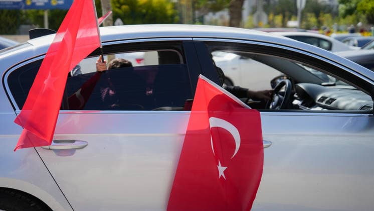 Protests Over Manifest Band Performance in Gaziantep Türkiye, Gaziantep - May 09, 2026: Hundreds of demonstrators take part in a protest organized by 45 non-governmental organizations against a scheduled performance by the girl group Manifest. The demonstration, which saw some scuffles with security forces, was held to oppose the event on the grounds of preserving local conservative values and preventing social tension in Gaziantep, Turkey on May 09, 2026. Gaziantep Türkiye Copyright: xMohammadxBashirxAldaherx