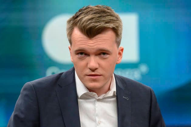 im Bild v.l.: Luca Piwodda, Bürgermeister Gartz (Oder), Partei des Fortschritts PdF, GER, Berlin, Studio, zu Gast bei - Caren Miosga, Polittalk, TV, Format, Aufzeichnung, aufgezeichnet, Das Erste, aus Adlershof - am Studio 20, Thema: Wie will die SPD Vertrauen zurückgewinnen, Frau Schwesig? 10.05.2026 Copyright: HMBxMedia UwexKoch