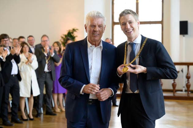 Altoberbürgermeister Dieter Reiter übergibt die Amtskette der Stadt München an Oberbürgermeister Dominik Krause - Festliche Eröffnungssitzung des Stadtrats der Landeshauptstadt München - Amtperiode 2026 bis 2032 im Festsaal des alten Rathaus, München 11.05.2026