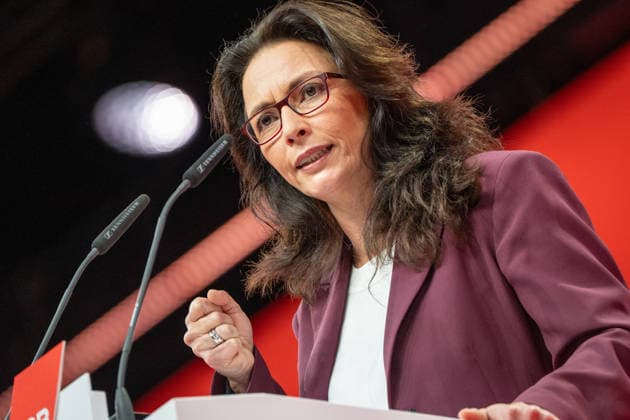 Wiedergewählte DGB-Bundesvorsitzende Yasmin Fahimi hält ihr Grundsatzreferat;DGB Bundeskongress 2026 in Berlin - Deutscher Gewerkschaftsbund, Berlin Berlin Deutschland Hotel Estrel
