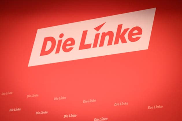 Berlin, Pressekonferenz Die Linke mit Ines Schwerdtner Das Logo von Die Linke vor Beginn der Pressekonferenz mit Ines Schwerdtner (Ko-Vorsitzende Die Linke) zu aktuellen politischen Themen am 11.05.2026 im Karl-Liebknecht-Haus in Berlin. Berlin Karl-Liebknecht-Haus Berlin Deutschland