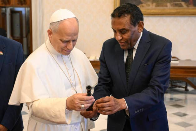 ITALY - POPE LEO XIV RECEIVES MR KAMIL AL-TAYBED IDRIS, PRIME MINISTER OF SUDAN IN A PRIVATE AUDIENCE IN THE VATICAN - 2026 5 11 Italy,Vatican,Rome 2026 5 11 Papa leone XIV receives Mr. Kamil Al-Tayeb Idris, Prime Minister of Sudan, in a private audience in The Vatican. EDITORIAL USE ONLY - NO BOOKS Copyright: xVATICANxMEDIAx