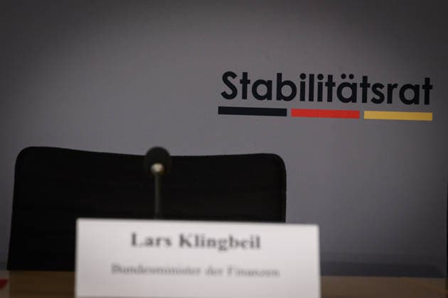 Berlin, Pressekonferenz zur 35. Sitzung des Stabilitätsrates mit Lars Klingbeil Pressekonferenz zur 35. Sitzung des Stabilitätsrates mit Finanzminister Lars Klingbeil (SPD), Thiess Büttner (Vorsitzender des unabhängigen Beirats), Matthias Makosch (Pressesprecher u. stellv. Sprecher des Bremer Senats), Bijörn Fecker (Bürgermeister und Senator für Finanzen Bremen) und Marcus Optendrenk (Finanzminister Nordrhein-Westfalen) im Gebäude des Bundesrates am 11.05.2026 in Berlin. Berlin Bundesrat Berlin Deutschland