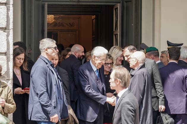 IPA84567423 - MILANO - Teatro alla Scala, Mario Monti in uscita dalla cerimonia in occasione degli 80 anni del concerto di riapertura della Scala ricostruita dopo i bombardamenti della seconda guerra mondiale. 11 maggio  Copyright: xEmanuelexRobertoxDexCarlix xx 84567423