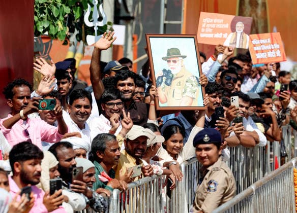 A girl in the crowd holds the portrait of Prime Minister Narendra Modi during his roadshow on the occasion of Somnath Amrut Mahotsav Gir Somnath, May 11 (ANI): A girl in the crowd holds the portrait of Prime Minister Narendra Modi during his roadshow on the occasion of Somnath Amrut Mahotsav, celebrating 75 years of the inauguration of the restored Somnath temple, in Gir Somnath on Monday. (DPR PMO ANI Photo) Gir Somnath Gujarat India Copyright: xANIx ANI_20260511144