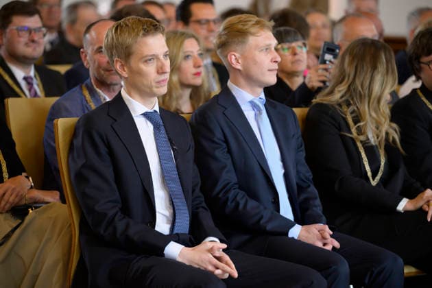 v.l. Oberbürgermeister Dominik Krause und sein Freund Sebastian Müller, daneben Mona Fuchs (Grüne) - Festliche Eröffnungssitzung des Stadtrats der Landeshauptstadt München - Amtperiode 2026 bis 2032 im Festsaal des alten Rathaus, München 11.05.2026