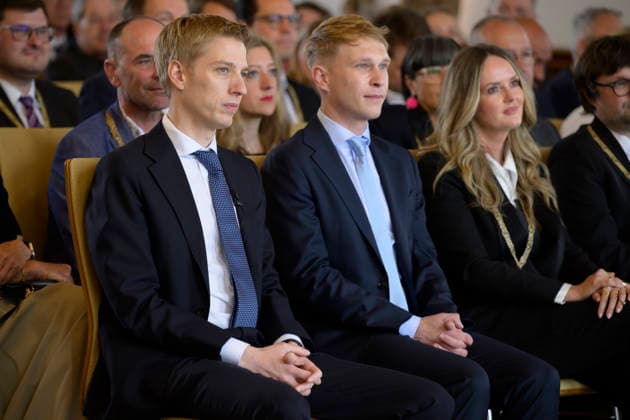 v.l. Oberbürgermeister Dominik Krause und sein Freund Sebastian Müller, daneben Mona Fuchs (Grüne) - Festliche Eröffnungssitzung des Stadtrats der Landeshauptstadt München - Amtperiode 2026 bis 2032 im Festsaal des alten Rathaus, München 11.05.2026