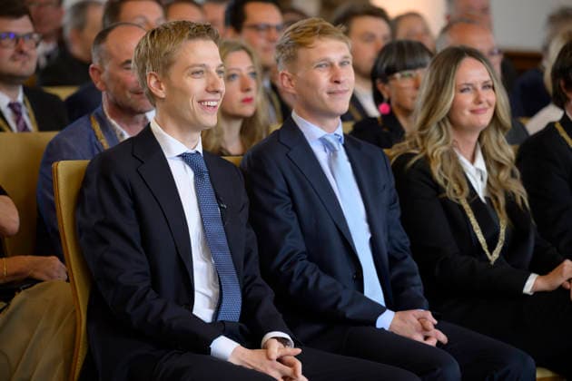 v.l. Oberbürgermeister Dominik Krause und sein Freund Sebastian Müller, daneben Mona Fuchs (Grüne) - Festliche Eröffnungssitzung des Stadtrats der Landeshauptstadt München - Amtperiode 2026 bis 2032 im Festsaal des alten Rathaus, München 11.05.2026