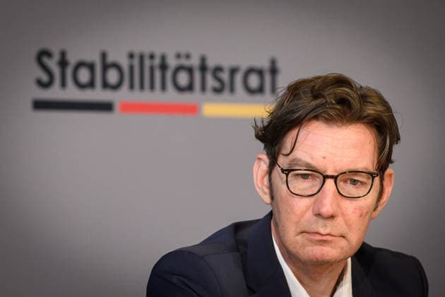 Berlin, Pressekonferenz zur 35. Sitzung des Stabilitätsrates mit Lars Klingbeil Pressekonferenz zur 35. Sitzung des Stabilitätsrates mit Finanzminister Lars Klingbeil (SPD), Thiess Büttner (Vorsitzender des unabhängigen Beirats), Matthias Makosch (Pressesprecher u. stellv. Sprecher des Bremer Senats), Bijörn Fecker (Bürgermeister und Senator für Finanzen Bremen) und Marcus Optendrenk (Finanzminister Nordrhein-Westfalen) im Gebäude des Bundesrates am 11.05.2026 in Berlin. Berlin Bundesrat Berlin Deutschland
