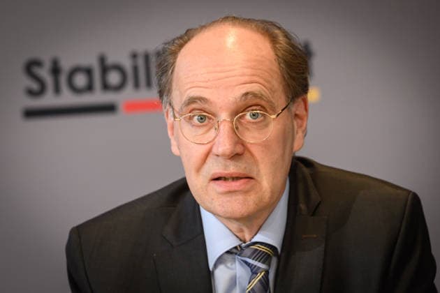 Berlin, Pressekonferenz zur 35. Sitzung des Stabilitätsrates mit Lars Klingbeil Pressekonferenz zur 35. Sitzung des Stabilitätsrates mit Finanzminister Lars Klingbeil (SPD), Thiess Büttner (Vorsitzender des unabhängigen Beirats), Matthias Makosch (Pressesprecher u. stellv. Sprecher des Bremer Senats), Bijörn Fecker (Bürgermeister und Senator für Finanzen Bremen) und Marcus Optendrenk (Finanzminister Nordrhein-Westfalen) im Gebäude des Bundesrates am 11.05.2026 in Berlin. Berlin Bundesrat Berlin Deutschland