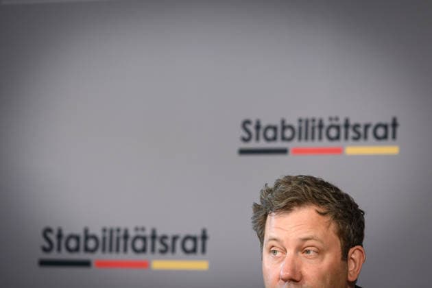 Berlin, Pressekonferenz zur 35. Sitzung des Stabilitätsrates mit Lars Klingbeil Pressekonferenz zur 35. Sitzung des Stabilitätsrates mit Finanzminister Lars Klingbeil (SPD), Thiess Büttner (Vorsitzender des unabhängigen Beirats), Matthias Makosch (Pressesprecher u. stellv. Sprecher des Bremer Senats), Bijörn Fecker (Bürgermeister und Senator für Finanzen Bremen) und Marcus Optendrenk (Finanzminister Nordrhein-Westfalen) im Gebäude des Bundesrates am 11.05.2026 in Berlin. Berlin Bundesrat Berlin Deutschland