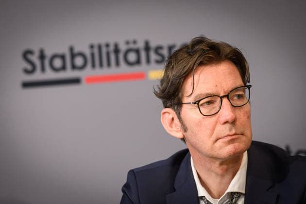 Berlin, Pressekonferenz zur 35. Sitzung des Stabilitätsrates mit Lars Klingbeil Pressekonferenz zur 35. Sitzung des Stabilitätsrates mit Finanzminister Lars Klingbeil (SPD), Thiess Büttner (Vorsitzender des unabhängigen Beirats), Matthias Makosch (Pressesprecher u. stellv. Sprecher des Bremer Senats), Bijörn Fecker (Bürgermeister und Senator für Finanzen Bremen) und Marcus Optendrenk (Finanzminister Nordrhein-Westfalen) im Gebäude des Bundesrates am 11.05.2026 in Berlin. Berlin Bundesrat Berlin Deutschland