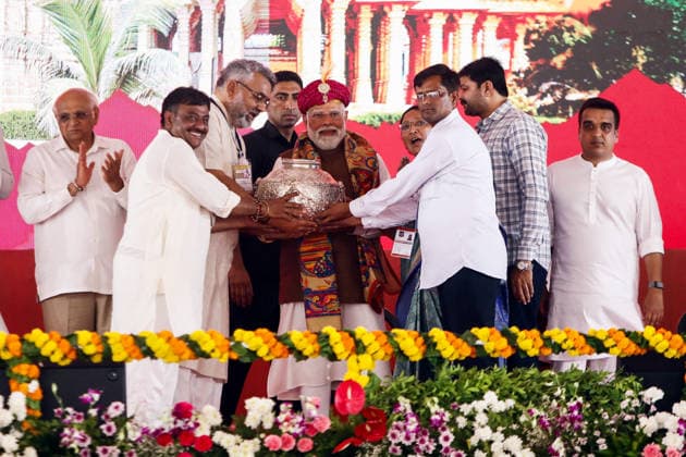 PM Modi Attends Public Meeting in Gir Somnath to Mark 75 Years of Somnath Temple Amrut Mahotsav Gir Somnath, May 11 (ANI): Prime Minister Narendra Modi being presented with a momento from Somnath temple members during a public meeting, celebrating 75 years of the Somnath Temple Amrut Mahotsav, in Gir Somnath on Monday. chief Minister of Gujarat Bhupendra patel and Deputy Chief Minister of Gujarat Harsh Sanghvi also present. Gir Somnath Gujarat India Copyright: xANIx ANI_20260511240