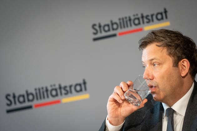 Lars Klingbeil, Bundesfinanzminister;Pressekonferenz zur Sitzung des Stabilitätsrats mit Bundesminister der Finanzen im Bundesratsgebäude, Berlin Berlin Deutschland Bundesratsgebäude