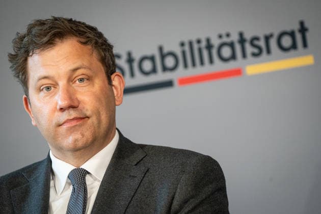 Lars Klingbeil, Bundesfinanzminister;Pressekonferenz zur Sitzung des Stabilitätsrats mit Bundesminister der Finanzen im Bundesratsgebäude, Berlin Berlin Deutschland Bundesratsgebäude