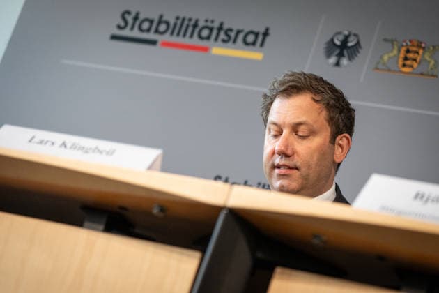 Lars Klingbeil, Bundesfinanzminister;Pressekonferenz zur Sitzung des Stabilitätsrats mit Bundesminister der Finanzen im Bundesratsgebäude, Berlin Berlin Deutschland Bundesratsgebäude