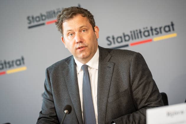 Lars Klingbeil, Bundesfinanzminister;Pressekonferenz zur Sitzung des Stabilitätsrats mit Bundesminister der Finanzen im Bundesratsgebäude, Berlin Berlin Deutschland Bundesratsgebäude