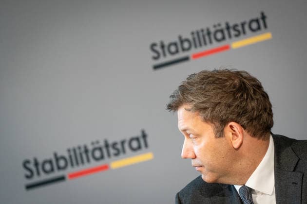 Lars Klingbeil, Bundesfinanzminister;Pressekonferenz zur Sitzung des Stabilitätsrats mit Bundesminister der Finanzen im Bundesratsgebäude, Berlin Berlin Deutschland Bundesratsgebäude