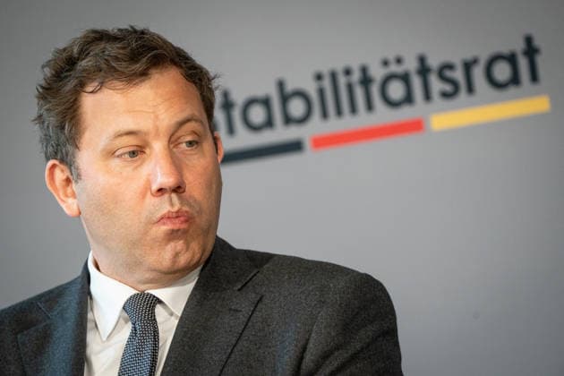 Lars Klingbeil, Bundesfinanzminister;Pressekonferenz zur Sitzung des Stabilitätsrats mit Bundesminister der Finanzen im Bundesratsgebäude, Berlin Berlin Deutschland Bundesratsgebäude