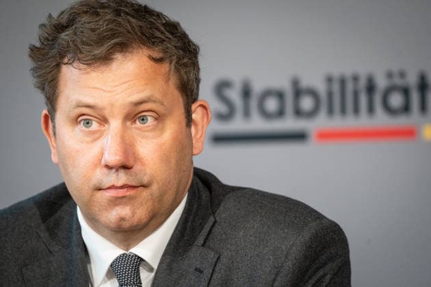 Lars Klingbeil, Bundesfinanzminister;Pressekonferenz zur Sitzung des Stabilitätsrats mit Bundesminister der Finanzen im Bundesratsgebäude, Berlin Berlin Deutschland Bundesratsgebäude