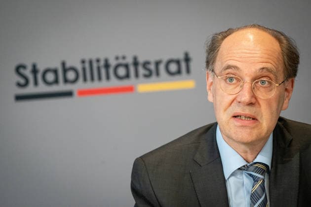 Thiess Büttner, Vorsitzender Stabilitätsrat;Pressekonferenz zur Sitzung des Stabilitätsrats mit Bundesminister der Finanzen im Bundesratsgebäude, Berlin Berlin Deutschland Bundesratsgebäude