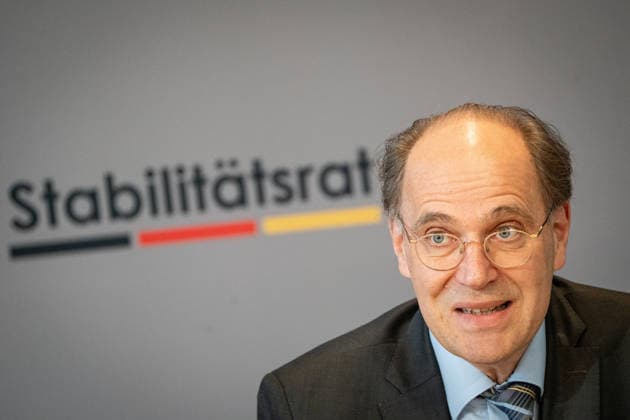 Thiess Büttner, Vorsitzender Stabilitätsrat;Pressekonferenz zur Sitzung des Stabilitätsrats mit Bundesminister der Finanzen im Bundesratsgebäude, Berlin Berlin Deutschland Bundesratsgebäude