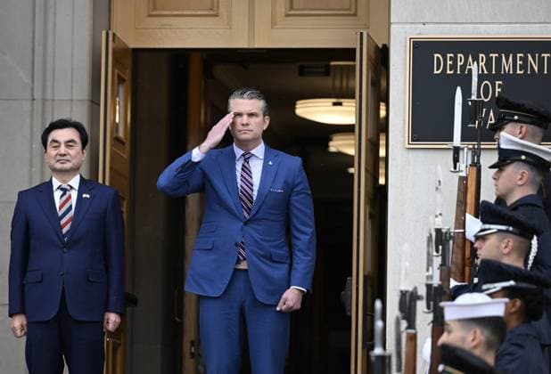 US and South Korean defense chiefs meet at Pentagon in Washington WASHINGTON DC, UNITED STATES - MAY 11: US Defense Secretary Pete Hegseth (R) meets South Korean Defense Minister Ahn Gyu-back (L) at the Pentagon in Washington. DC, United States, on May 11, 2026. Fatih Aktas Anadolu Washington United States. Editorial use only. Please get in touch for any other usage.  Copyright: x2026xAnadoluxFatihxAktasx