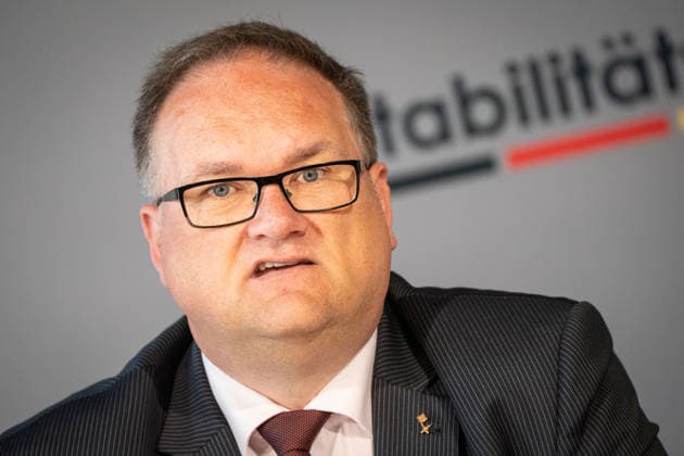 Björn Fecker, Finanzsenator Bremen;Pressekonferenz zur Sitzung des Stabilitätsrats mit Bundesminister der Finanzen im Bundesratsgebäude, Berlin Berlin Deutschland Bundesratsgebäude