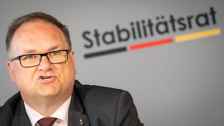 Björn Fecker, Finanzsenator Bremen;Pressekonferenz zur Sitzung des Stabilitätsrats mit Bundesminister der Finanzen im Bundesratsgebäude, Berlin Berlin Deutschland Bundesratsgebäude