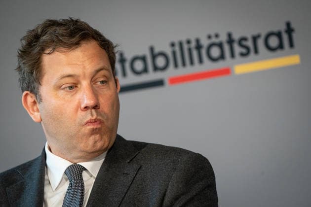 LEERTEXT CAPTION;Pressekonferenz zur Sitzung des Stabilitätsrats mit Bundesminister der Finanzen im Bundesratsgebäude, Berlin Berlin Deutschland Bundesratsgebäude