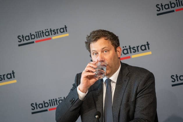 LEERTEXT CAPTION;Pressekonferenz zur Sitzung des Stabilitätsrats mit Bundesminister der Finanzen im Bundesratsgebäude, Berlin Berlin Deutschland Bundesratsgebäude