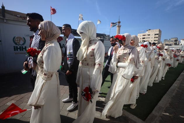 Palestinian-Israeli Conflict - Gaza Mass Wedding Palestinian brides and grooms gather during a mass-wedding celebration organized by the Turkish Humanitarian Relief Foundation (IHH) in Gaza City, on May 11, 2026. Gaza Palestine  Copyright: xMajdixFathix originalFilename: fathi-notitle260511_npkpK.jpg