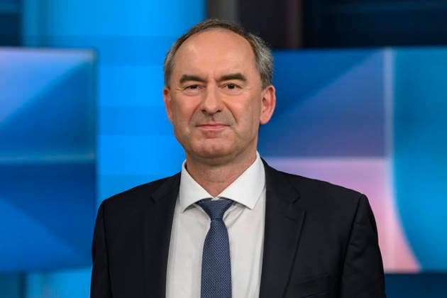 im Bild v.l.: Hubert Aiwanger (Freie Wähler): stellvertretender bayerischer Ministerpräsident, GER, Berlin, hart aber fair - Polittalk, TV, Format, mit Moderator - Louis Klamroth, Das Erste, Das Thema: Mehr als Musik: Wie politisch ist der ESC? 11.05.2026, Copyright: HMBxMedia UwexKoch
