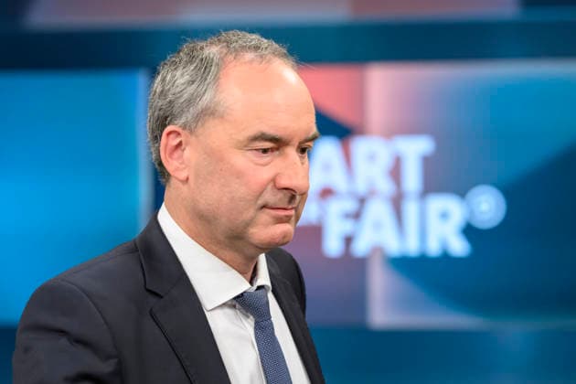 im Bild v.l.: Hubert Aiwanger (Freie Wähler): stellvertretender bayerischer Ministerpräsident, GER, Berlin, hart aber fair - Polittalk, TV, Format, mit Moderator - Louis Klamroth, Das Erste, Das Thema: Mehr als Musik: Wie politisch ist der ESC? 11.05.2026, Copyright: HMBxMedia UwexKoch