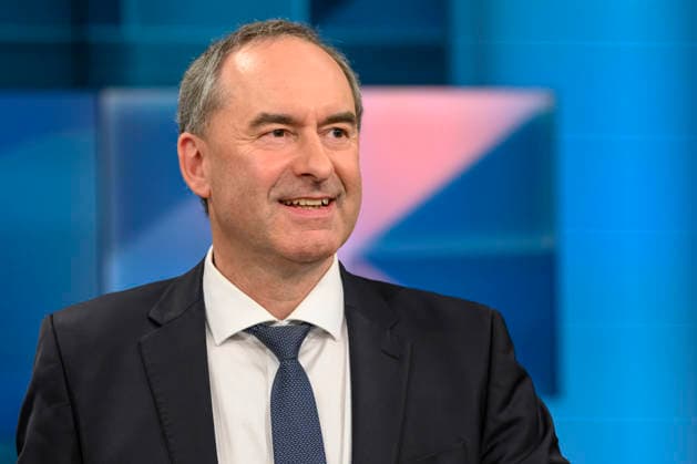 im Bild v.l.: Hubert Aiwanger (Freie Wähler): stellvertretender bayerischer Ministerpräsident, GER, Berlin, hart aber fair - Polittalk, TV, Format, mit Moderator - Louis Klamroth, Das Erste, Das Thema: Mehr als Musik: Wie politisch ist der ESC? 11.05.2026, Copyright: HMBxMedia UwexKoch