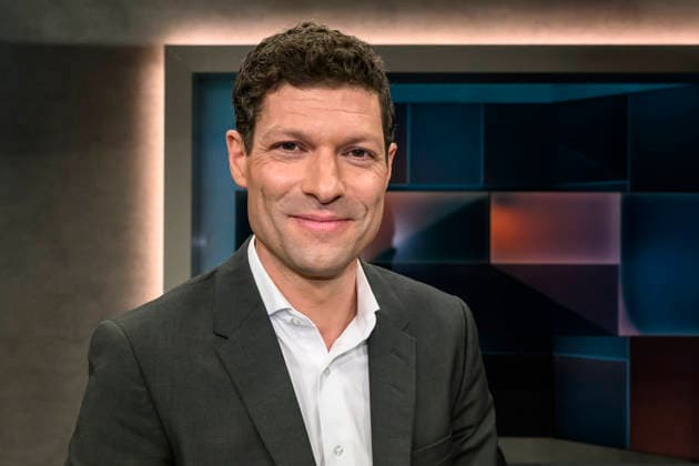 im Bild v.l.: Ronen Steinke: Journalist Süddeutsche Zeitung und Buchautor, GER, Berlin, hart aber fair - Polittalk, TV, Format, mit Moderator - Louis Klamroth, Das Erste, Das Thema: Mehr als Musik: Wie politisch ist der ESC? 11.05.2026, Copyright: HMBxMedia UwexKoch