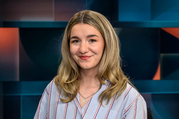 im Bild v.l.: Caro Worbs - hosten den Podcast too many tabs und berichten für die ARD aus Wien über den ESC, , GER, Berlin, hart aber fair - Polittalk, TV, Format, mit Moderator - Louis Klamroth, Das Erste, Das Thema: Mehr als Musik: Wie politisch ist der ESC? 11.05.2026, Copyright: HMBxMedia UwexKoch