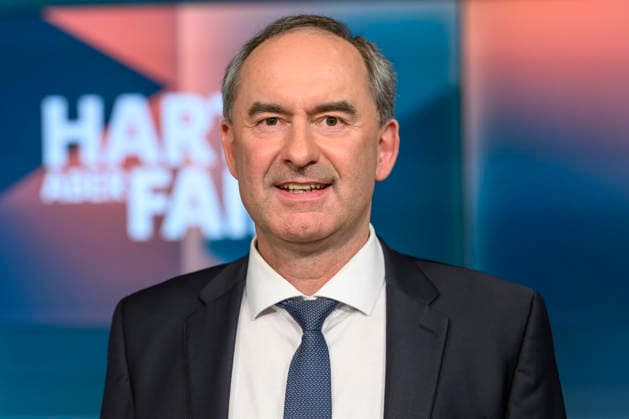 im Bild v.l.: Hubert Aiwanger (Freie Wähler): stellvertretender bayerischer Ministerpräsident, GER, Berlin, hart aber fair - Polittalk, TV, Format, mit Moderator - Louis Klamroth, Das Erste, Das Thema: Mehr als Musik: Wie politisch ist der ESC? 11.05.2026, Copyright: HMBxMedia UwexKoch