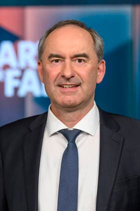 im Bild v.l.: Hubert Aiwanger (Freie Wähler): stellvertretender bayerischer Ministerpräsident, GER, Berlin, hart aber fair - Polittalk, TV, Format, mit Moderator - Louis Klamroth, Das Erste, Das Thema: Mehr als Musik: Wie politisch ist der ESC? 11.05.2026, Copyright: HMBxMedia UwexKoch