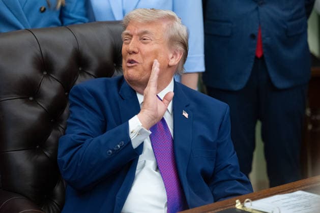 May 11, 2026, Washington, District Of Columbia, USA: United States President Donald J Trump during an event in the Oval Office of the White House in Washington, DC, USA, on Monday, May 11, 2026. President Trump is meeting with healthcare workers as his administration launches Moms.gov to highlight resources for unexpected pregnancies Washington USA - ZUMAs152 20260511_faa_s152_054 Copyright: xAaronxSchwartzx-xPoolxviaxCNPx
