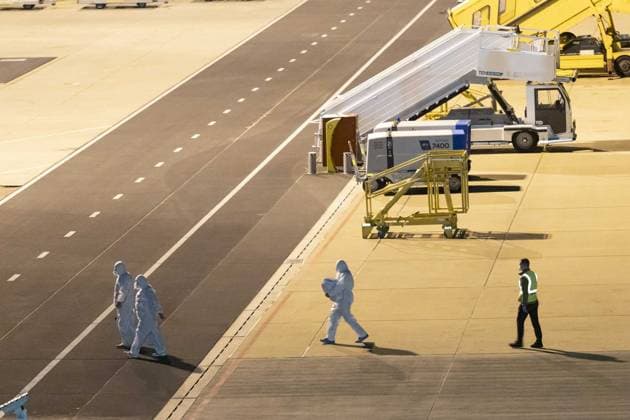 Planes carrying passengers and crew from Hantavirus-hit cruise ship land at Eindhoven Airport EINDHOVEN, NETHERLANDS - MAY 11: Personnel wearing hazmat suits are seen near one of the two planes carrying passengers and crew members from the Hantavirus-affected MV Hondius cruise ship after landing at Eindhoven Airport in Eindhoven, Netherlands on May 11, 2026. Nikos Oikonomou Anadolu Eindhoven Netherlands. Editorial use only. Please get in touch for any other usage.  Copyright: x2026xAnadoluxNikosxOikonomoux
