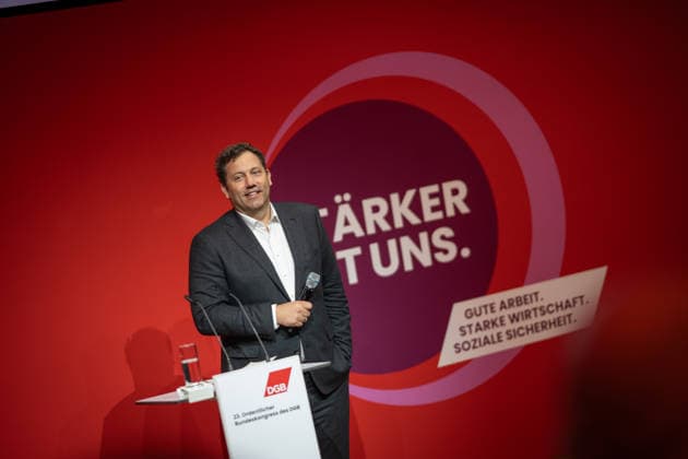 Bundesfinanzminister Lars Klingbeil spricht vor dem Bundeskongress;DGB Bundeskongress 2026 in Berlin - Deutscher Gewerkschaftsbund, Berlin Berlin Deutschland Hotel Estrel