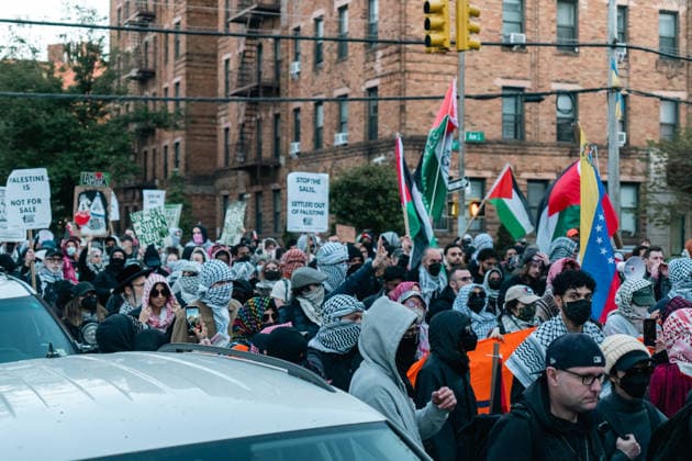 Brooklyn Synagogue Protest New York, NY May 11: Pro-Palestinian demonstrators and pro-Zionist counter protesters clashed in the Midwood neighborhood of Brooklyn during a protest against an Israeli real estate event accused by organizers of promoting the sale of Palestinian land in the occupied West Bank on May 11, 2026. Credit: Xavier Diaz AdMedia EDITORIAL USE ONLY  Copyright: xx AdMediax admphotostwo988401